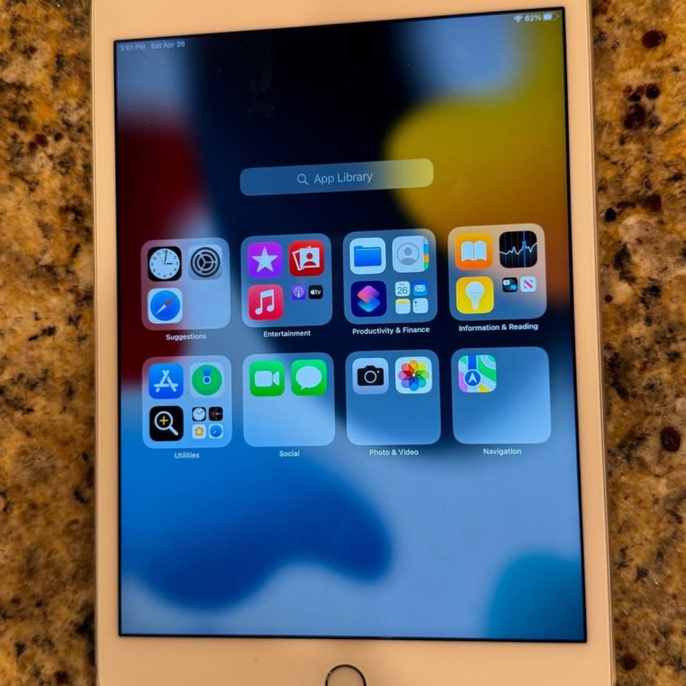Apple iPad Mini 4, 64GB (Wi-Fi) 7.9-Inch iOS Tablet - Silver - Picture 3 of 8